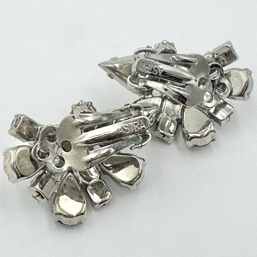 ASTRA Vintage Clear Rhinestone Clip On Earrings - Picture 3 of 6